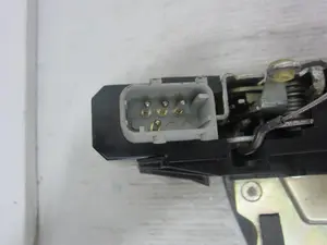 Foto de CERRADURA PUERTA DELANTERA DERECHA BMW SERIE 5 BERLINA (E39) 2.8 24V CAT (193 CV / 142 KW) referencia 40620751 foto 6