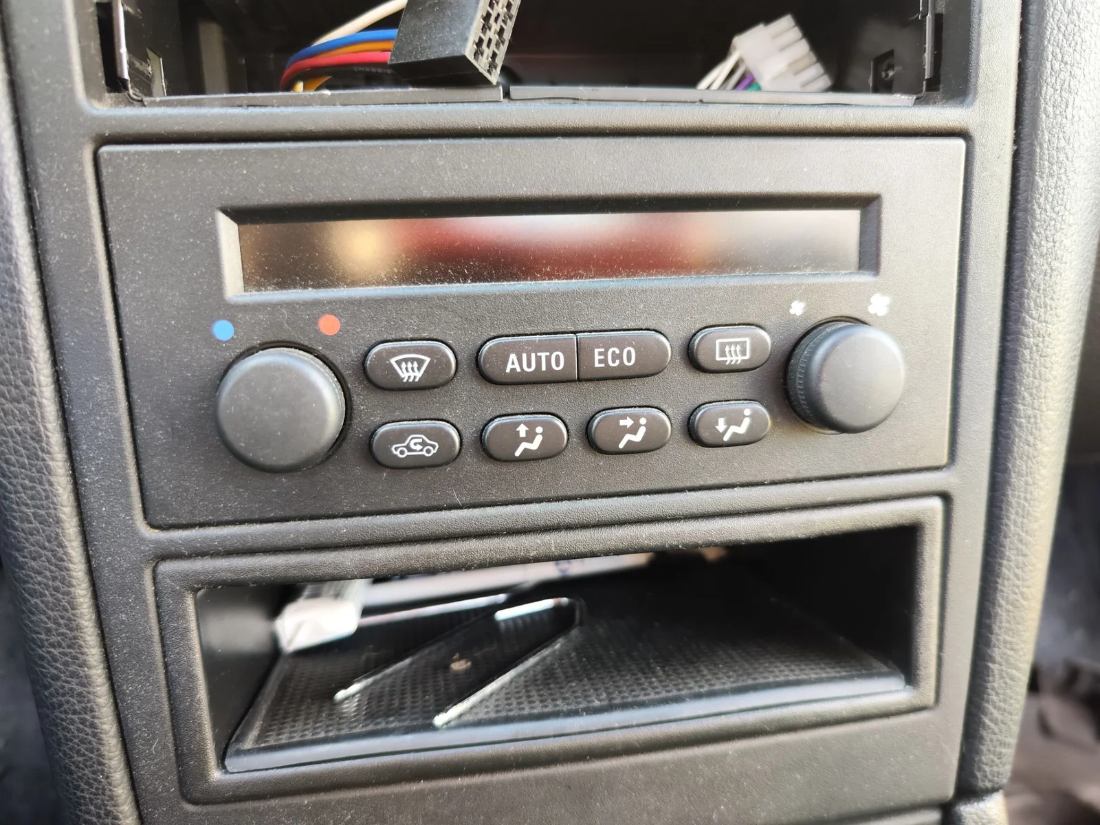 Foto de MANDO CALEFACCION / AIRE ACONDICIONADO OPEL ASTRA G BERLINA 1.7 16V DTI CAT (Y 17 DT / LR6) (75 CV / 55 KW) referencia 24463969