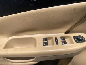 Foto de MANDO ELEVALUNAS DELANTERO IZQUIERDO VOLKSWAGEN PASSAT BERLINA (3C2) 2.0 TDI (140 CV / 103 KW)