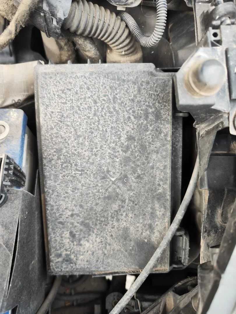 Foto de CAJA RELES / FUSIBLES OPEL CORSA D 1.3 16V CDTI (75 CV / 55 KW)