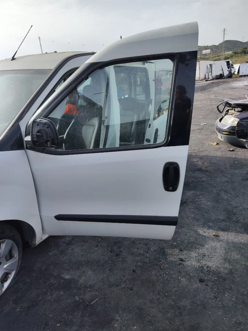 Foto de PUERTA DELANTERA IZQUIERDA FIAT II DOBLÒ (152) 1.6 JTDM 16V CAT (105 CV / 77 KW) referencia 51847706