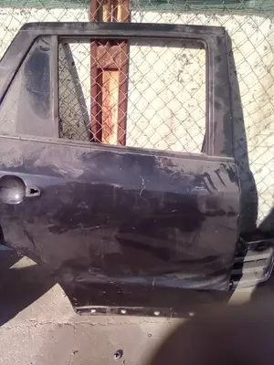 Foto de PUERTA TRASERA DERECHA HYUNDAI SANTA FE (CM)