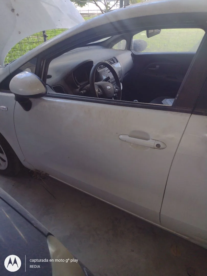 Foto de PUERTA DELANTERA IZQUIERDA KIA RIO (UB) 1.2 CAT (86 CV / 63 KW)