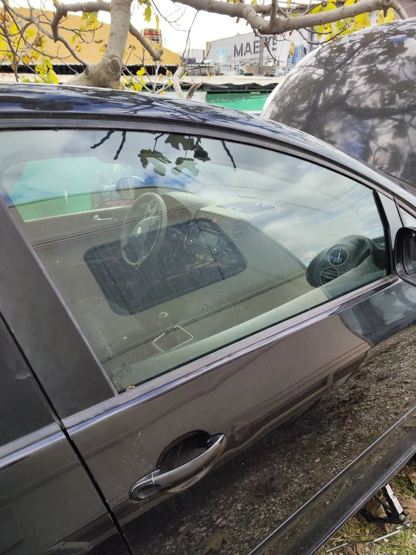 Foto de LUNA DELANTERA DERECHA VOLKSWAGEN GOLF PLUS V (5M1) 1.9 TDI (105 CV / 77 KW)