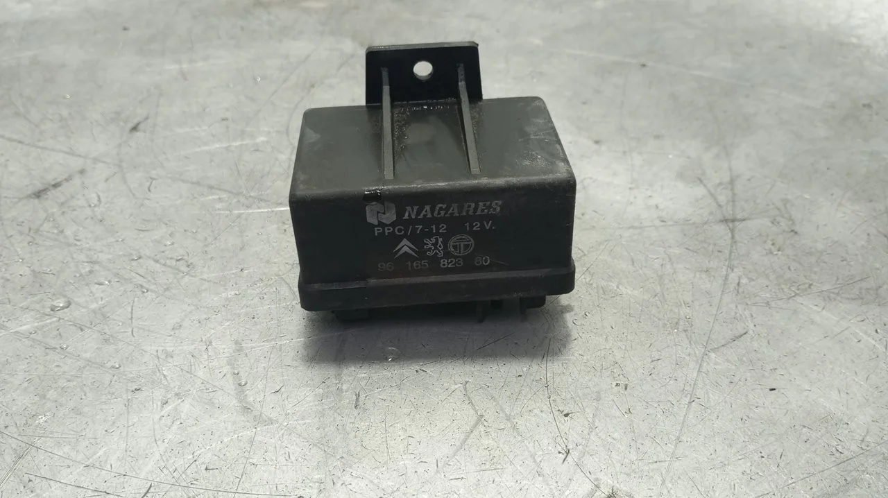 Foto de CAJA PRECALENTAMIENTO PEUGEOT 206 1.9 Diesel (69 CV / 51 KW) referencia 9616582380