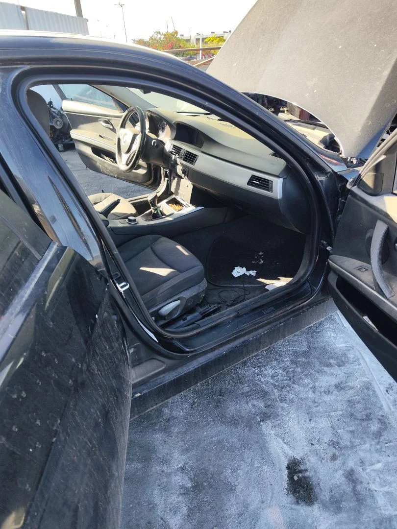 Foto de GOMAS CONTORNO PUERTA BMW SERIE 3 BERLINA (E90) 2.0 16V Diesel (163 CV / 120 KW)
