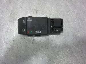 Foto de MANDO MULTIFUNCION RENAULT CLIO IV GRANDTOUR 0.9 Energy (90 CV / 66 KW)