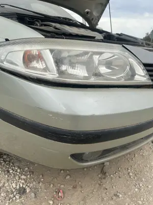 Foto de PARAGOLPES DELANTERO RENAULT LAGUNA II (BG0) 2.0 (135 CV / 99 KW) foto 3