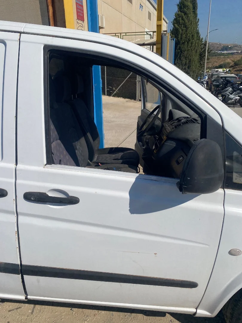Foto de PUERTA DELANTERA DERECHA MERCEDES-BENZ VITO MIXTO (639) 2.1 CDI CAT (109 CV / 80 KW) referencia A6397201105