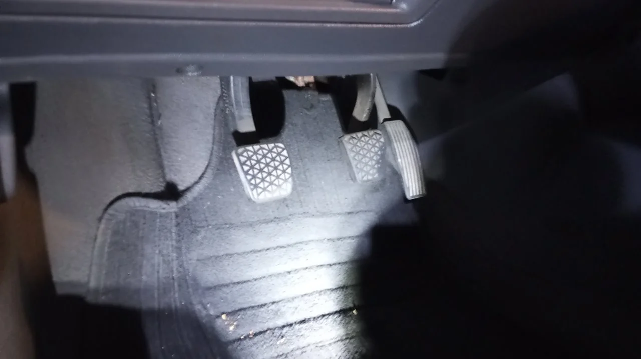 Foto de PEDAL EMBRAGUE OPEL CORSA C 1.2 16V CAT (Z 12 XE / LW4) (75 CV / 55 KW) referencia 9156593