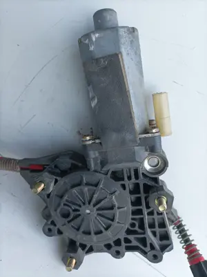 Foto de ELEVALUNAS DELANTERO DERECHO FORD KA (CCQ) referencia 0130821683 foto 3