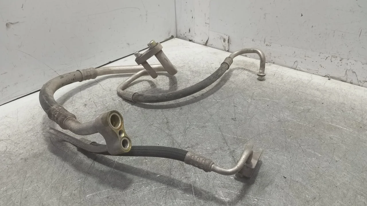 Foto de TUBOS AIRE ACONDICIONADO OPEL CORSA C 1.2 16V CAT (Z 12 XE / LW4) (75 CV / 55 KW) referencia 564681336