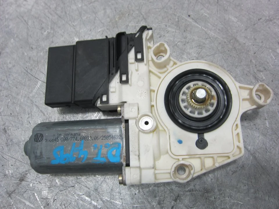 Foto de MOTOR ELEVALUNAS DELANTERO IZQUIERDO VOLKSWAGEN TOURAN (1T1) 2.0 TDI (140 CV / 103 KW) referencia 1K0959703B