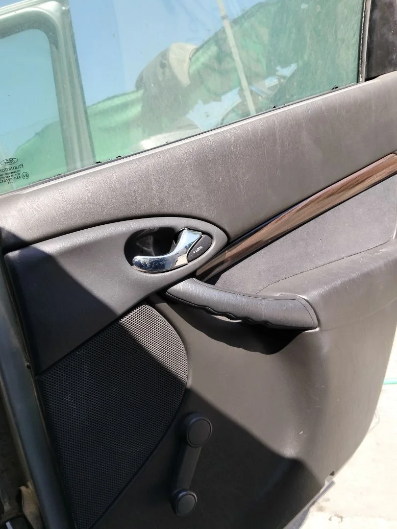 Foto de MANETA INTERIOR TRASERA DERECHA FORD FOCUS BERLINA (CAK) 1.6 16V CAT (101 CV / 74 KW) referencia 1097633