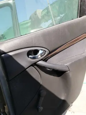 Foto de MANETA INTERIOR TRASERA DERECHA FORD FOCUS BERLINA (CAK) 1.6 16V CAT (101 CV / 74 KW) referencia 1097633