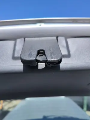 Foto de CERRADURA MALETERO / PORTON VOLKSWAGEN POLO IV (9N1) 1.4 16V (75 CV / 55 KW)