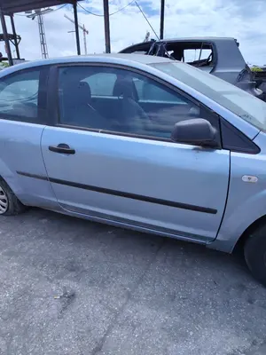 Foto de PUERTA DELANTERA DERECHA FORD FOCUS BERLINA (CAP) 1.6 TDCi CAT (90 CV / 66 KW) referencia 1505764 foto 2