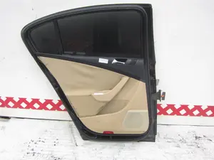 Foto de PUERTA TRASERA IZQUIERDA VOLKSWAGEN PASSAT BERLINA (3C2) 2.0 TDI (140 CV / 103 KW) foto 5
