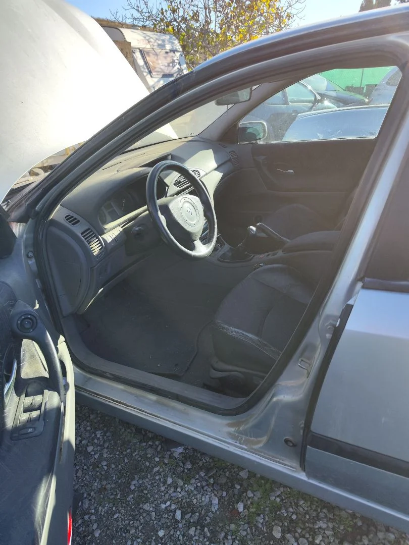 Foto de GOMAS CONTORNO PUERTA RENAULT LAGUNA II (BG0) 1.8 CAT (120 CV / 88 KW)