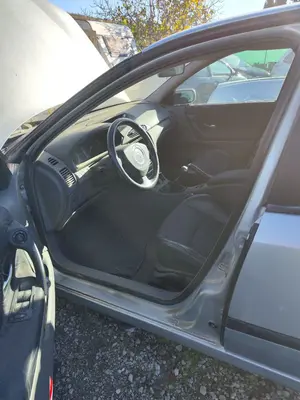 Foto de GOMAS CONTORNO PUERTA RENAULT LAGUNA II (BG0) 1.8 CAT (120 CV / 88 KW)