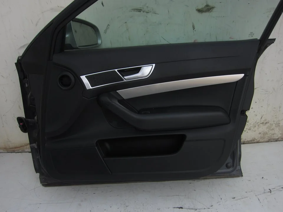 Foto de GUARNECIDO PUERTA DELANTERA DERECHA AUDI A6 BERLINA (4F2) 4.2 V8 40V (335 CV / 246 KW)