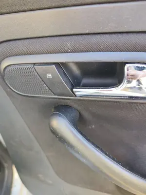 Foto de MANDO ELEVALUNAS TRASERO DERECHO SEAT CORDOBA BERLINA (6L2) 1.9 TDI (131 CV / 96 KW)