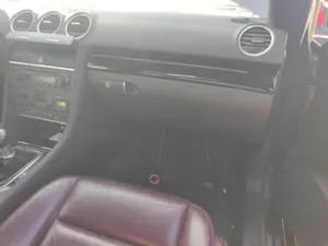 Foto de GUANTERA AUDI A4 CABRIOLET (8H) 2.5 V6 24V TDI (163 CV / 120 KW)