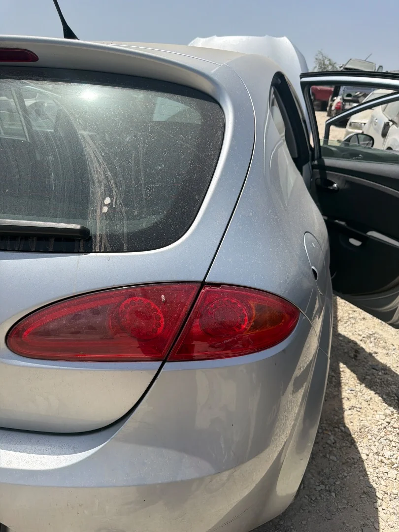 Foto de PILOTO TRASERO DERECHO SEAT LEON (1P1)