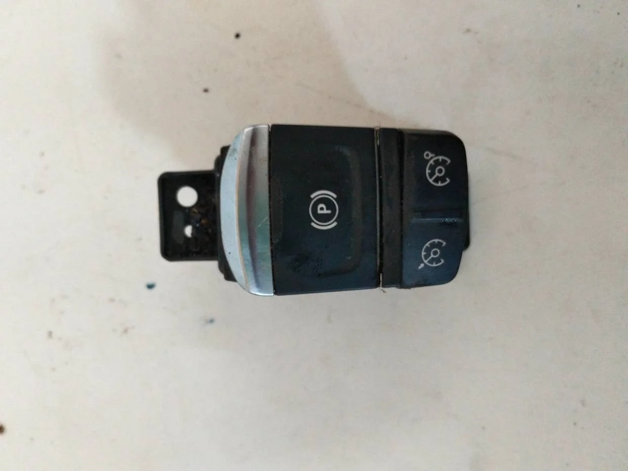 Foto de INTERRUPTOR RENAULT MEGANE IV BERLINA 5P referencia 363216544R