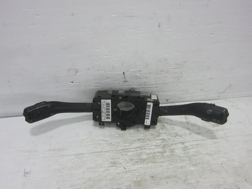 Foto de MANDO MULTIFUNCION VOLKSWAGEN PASSAT BERLINA (3B3) referencia 1J0953513