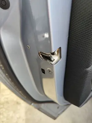 Foto de CERRADURA PUERTA TRASERA IZQUIERDA MERCEDES-BENZ CLASE B (BM 245) 2.0 CDI CAT (109 CV / 80 KW) referencia A1697303235