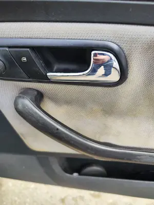 Foto de MANETA INTERIOR DELANTERA DERECHA SEAT CORDOBA BERLINA (6L2) 1.4 16V (75 CV / 55 KW) referencia 6L0837114D FKZ foto 3