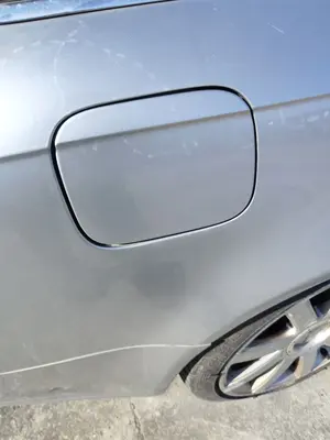 Foto de TAPA EXTERIOR COMBUSTIBLE AUDI A4 AVANT (8E) 3.0 V6 24V TDI (233 CV / 171 KW) referencia 8E0809905E