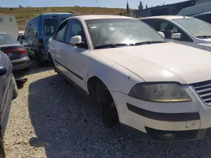 Foto de FARO DERECHO VOLKSWAGEN PASSAT BERLINA (3B3) 1.9 TDI (131 CV / 96 KW) referencia 3B0941016AN