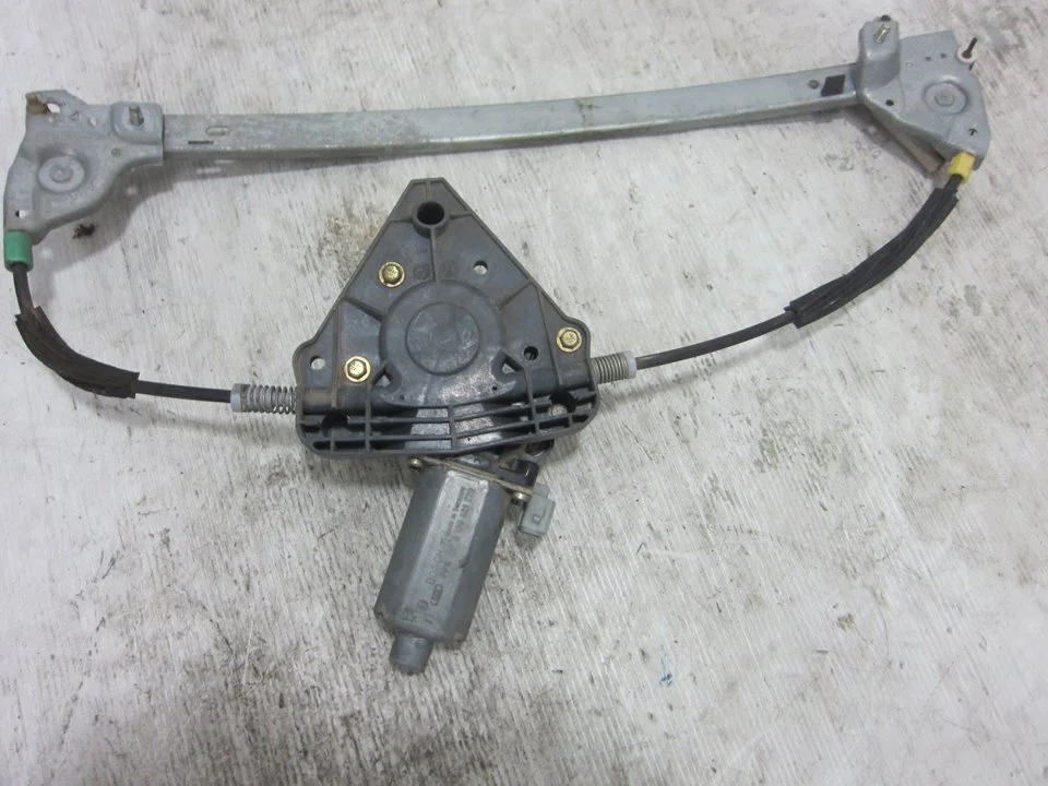 Foto de ELEVALUNAS TRASERO IZQUIERDO PEUGEOT 406 BERLINA (S1/S2) 3.0 V6 24V CAT (190 CV / 140 KW) referencia 0130821779