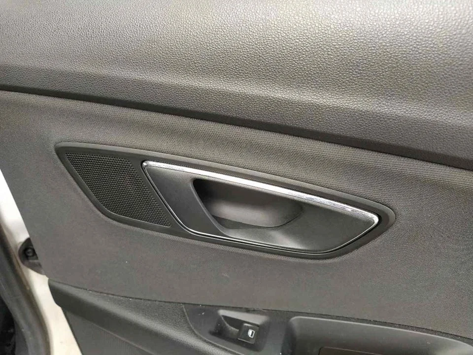Foto de MANETA INTERIOR TRASERA DERECHA SEAT LEON (5F1) 1.6 TDI (105 CV / 77 KW) referencia 5F4839113B