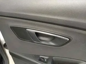 Foto de MANETA INTERIOR TRASERA DERECHA SEAT LEON (5F1) 1.6 TDI (105 CV / 77 KW) referencia 5F4839113B