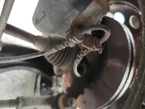Foto de PINZA DE FRENO DELANTERA DERECHA RENAULT CLIO III 1.2 16V (75 CV / 55 KW)