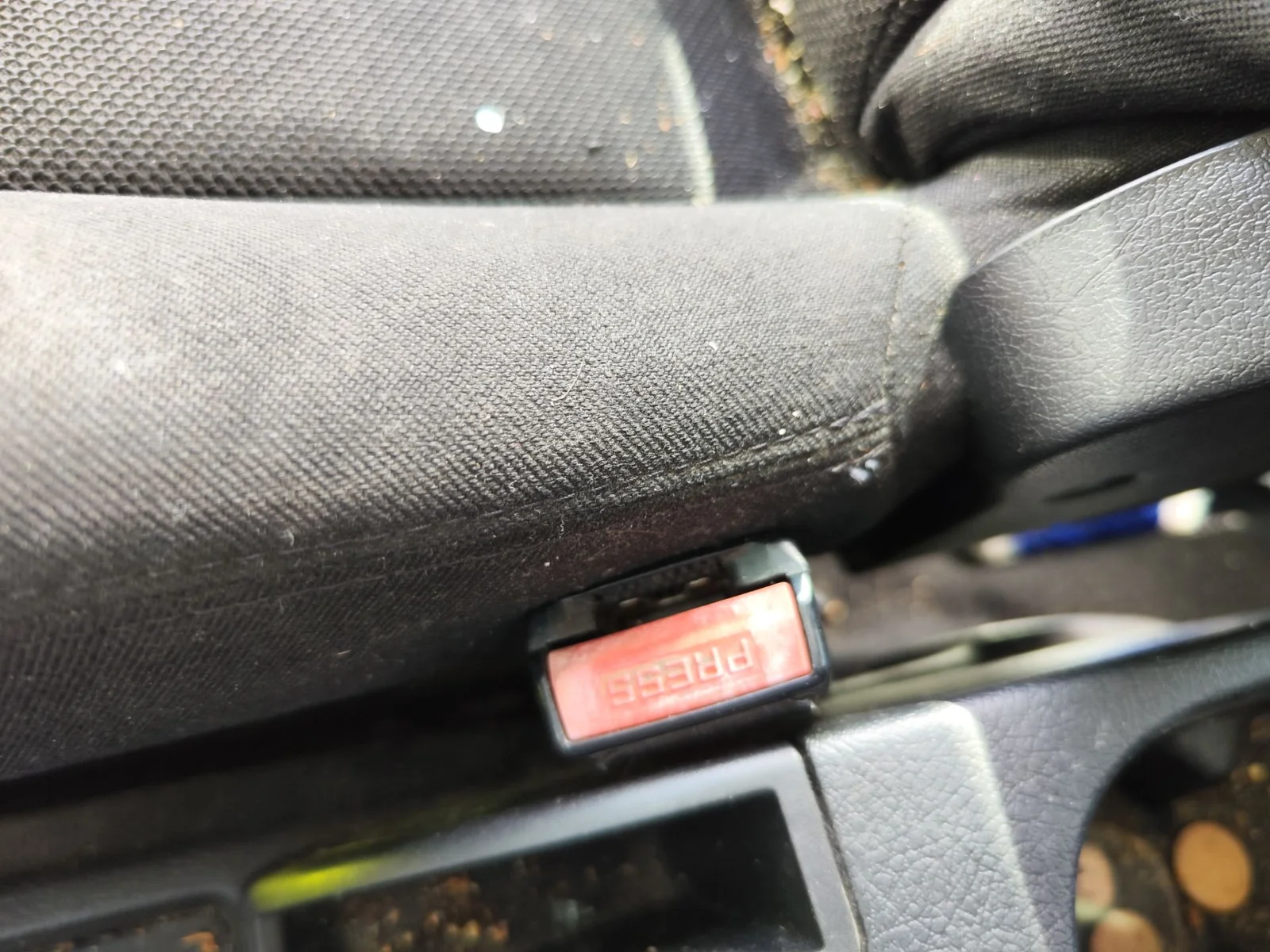 Foto de PRETENSOR AIRBAG DERECHO PEUGEOT 207 1.6 16V HDi (90 CV / 66 KW)