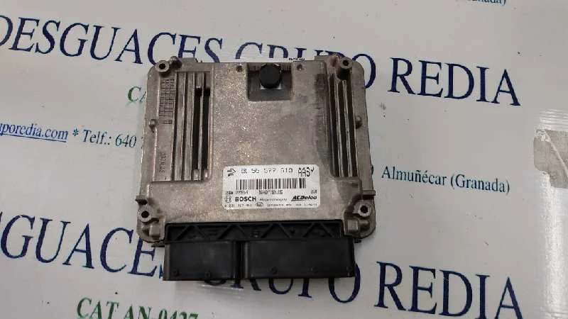 Foto de CENTRALITA MOTOR UCE OPEL INSIGNIA BERLINA 2.0 16V CDTI (160 CV / 118 KW) referencia 55575349
