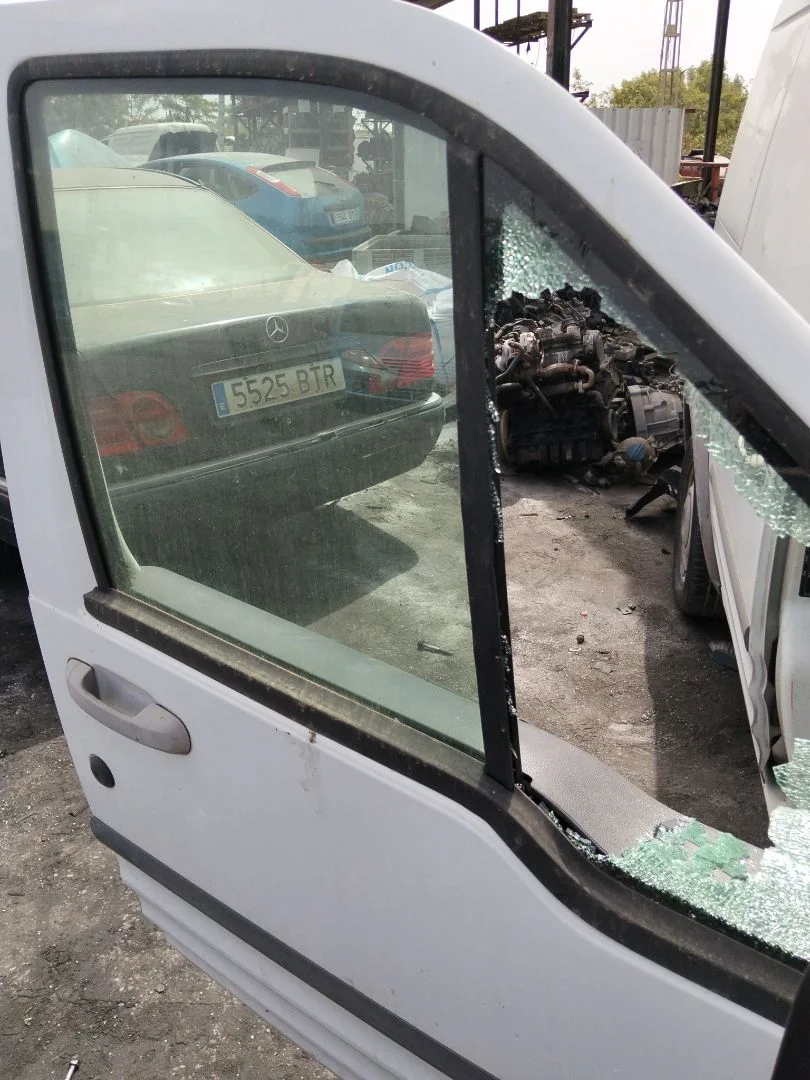 Foto de LUNA DELANTERA DERECHA FORD TRANSIT CONNECT (TC7) 1.8 TDCi CAT (110 CV / 81 KW) referencia 5049688