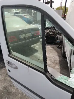 Foto de LUNA DELANTERA DERECHA FORD TRANSIT CONNECT (TC7) 1.8 TDCi CAT (110 CV / 81 KW) referencia 5049688
