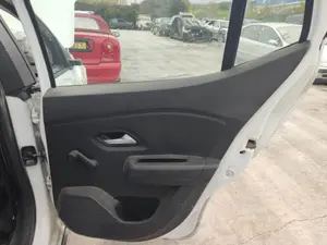 Foto de GUARNECIDO PUERTA TRASERA DERECHA DACIA SANDERO III 1.0 TCE CAT (91 CV / 67 KW) referencia 829A07817R