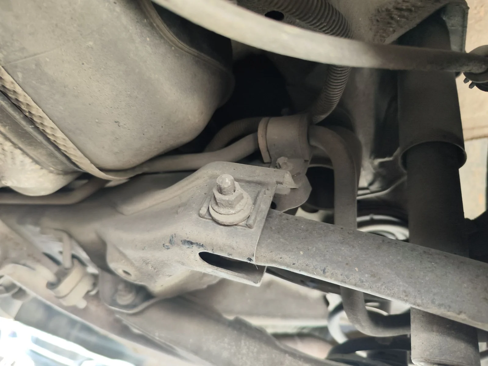 Foto de BARRA ESTABILIZADORA TRASERA OPEL VECTRA C BERLINA 2.2 16V DTI CAT (Y 22 DTR / L50) (125 CV / 92 KW) referencia 24457381