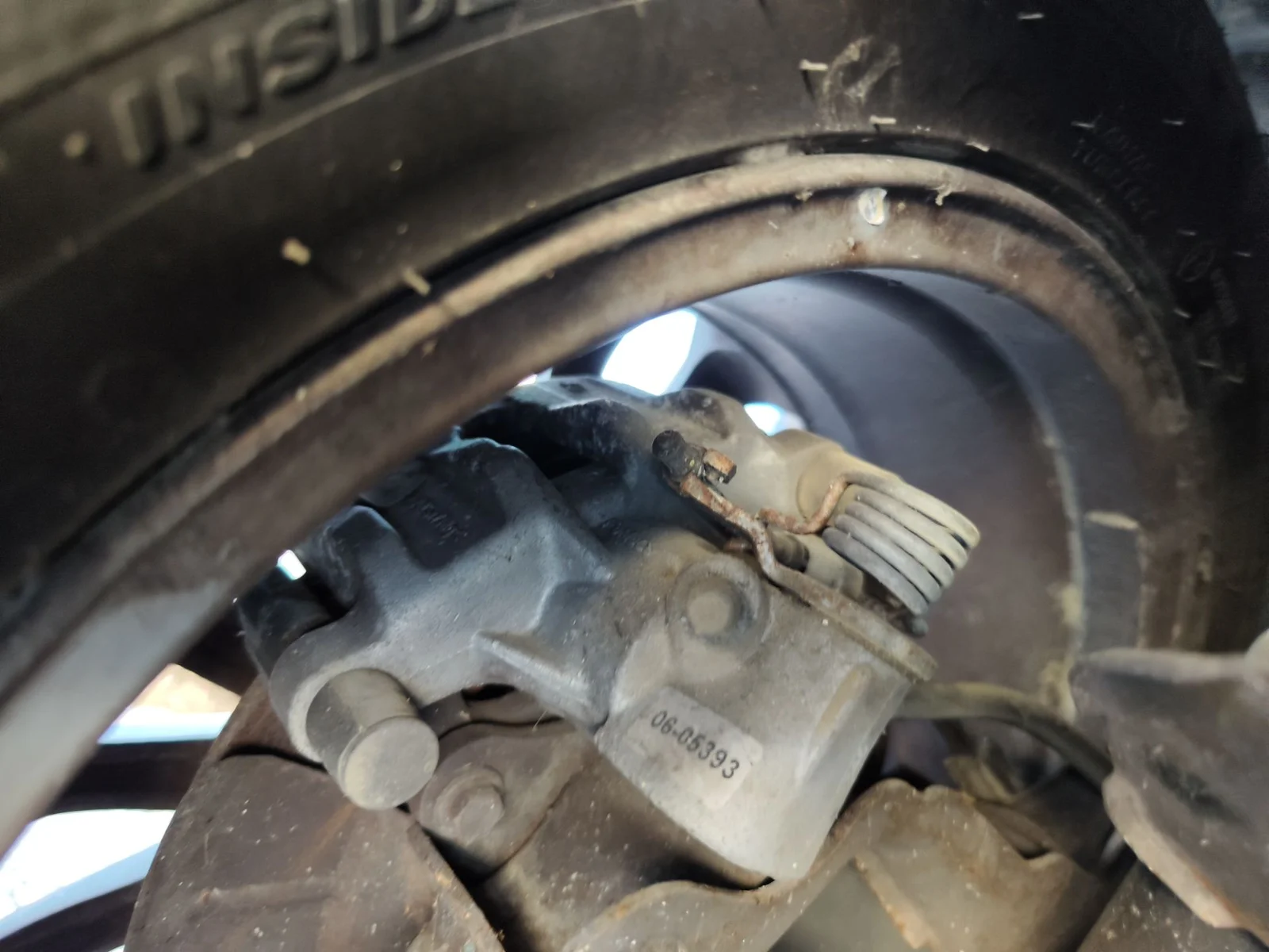 Foto de PINZA DE FRENO TRASERA IZQUIERDA FORD C-MAX (CB7) 1.6 TDCi CAT (116 CV / 85 KW)