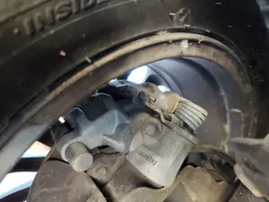 Foto de PINZA DE FRENO TRASERA IZQUIERDA FORD C-MAX (CB7) 1.6 TDCi CAT (116 CV / 85 KW)