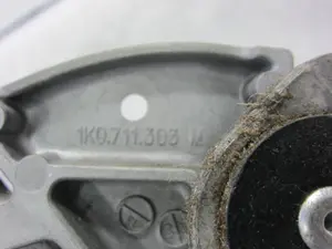 Foto de PALANCA FRENO VOLKSWAGEN GOLF VI (5K1)(10.2008) 1.6 TDI DPF (105 CV / 77 KW) referencia 1K0711303 foto 6