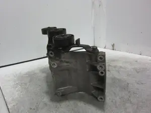 Foto de SOPORTE ALTERNADOR MERCEDES-BENZ CLASE A (BM 169) referencia A6402021040 foto 3