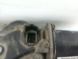 Foto de MOTOR LIMPIA DELANTERO NISSAN ALMERA (N16/E) 1.8 16V CAT (114 CV / 84 KW) referencia 28810 foto 3