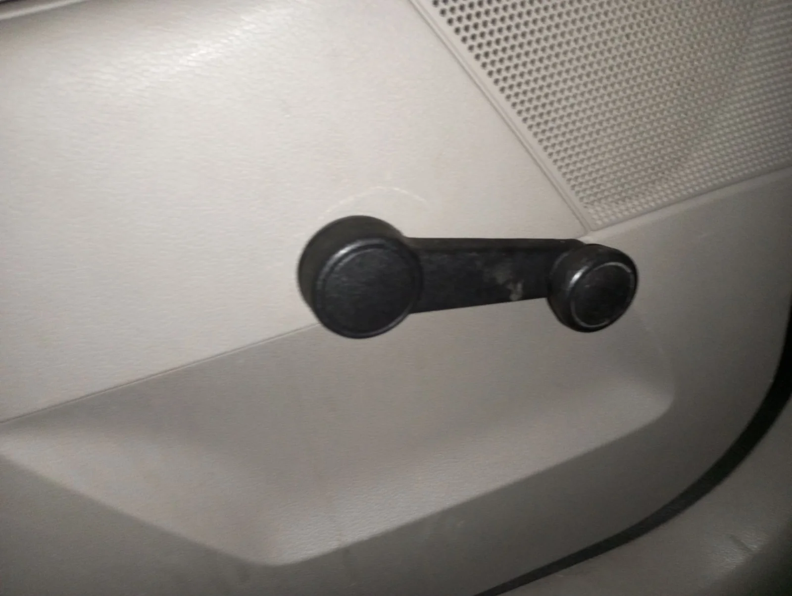 Foto de MANETA ELEVALUNAS TRASERA IZQUIERDA FORD FIESTA (CBK) 1.25 16V CAT (69 CV / 51 KW)